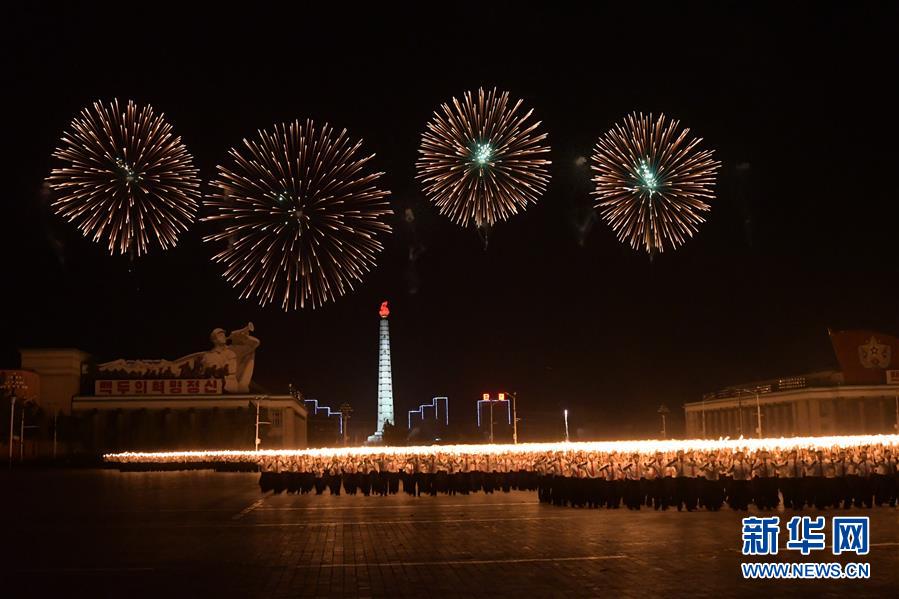 （國際）（1）朝鮮舉行青年火炬游行 